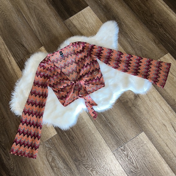 Windsor Chevron tie front crop Top - Picture 6 of 10